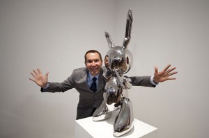 Jeff Koons and his rabbit sculpture.